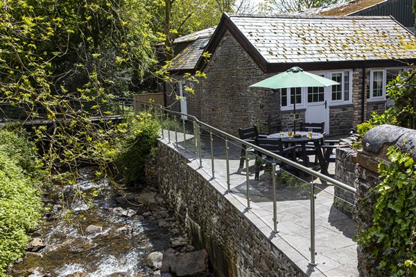 Nant Y Plas - Riverside Patio